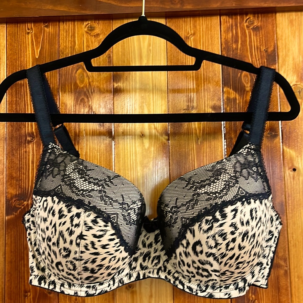 Womens Dorina underwire bra.  Size 38DD.